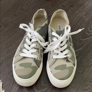 Steve Madden camp platform sneakers